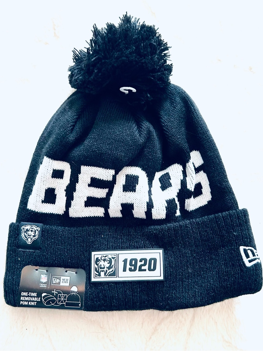 NWT Chicago Bears Cuffed Logo Pom Knit by New Era